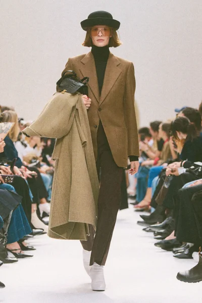 Look 17